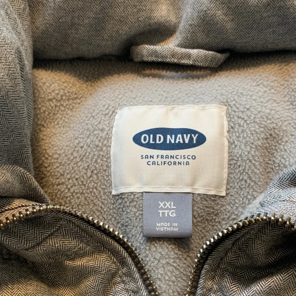 Old Navy women’s XXX grey Puffer Vest - Picture 2 of 11